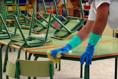MOCIÓN INSTANDO A LA JUNTA A FINANCIAR ÍNTEGRAMENTE LOS GASTOS EXTRAORDINARIOS DEL COVID PAGADOS POR EL AYTO. EN LOS CENTROS EDUCATIVOS PÚBLICOS