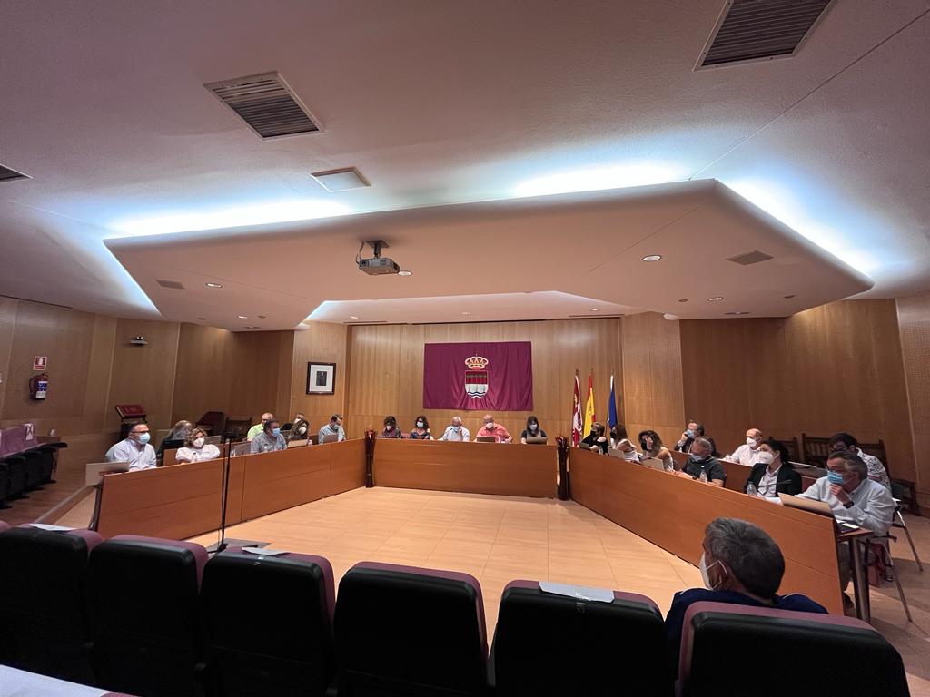 EL GOBIERNO MUNICIPAL NO PERMITE EL DEBATE DE DOS MOCIONES SIN MOTIVACIÓN ALGUNA Y RECONOCE LAS IRREGULARIDADES DE TERRAZAS SIN PERMISOS